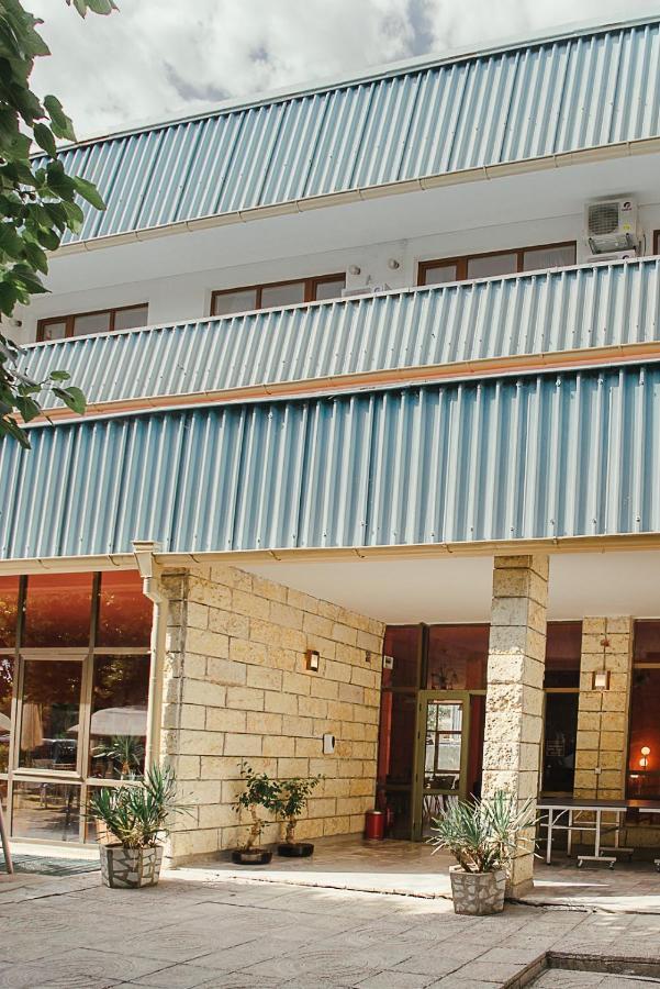 Amadina Garden Hotel Lozenets Bagian luar foto