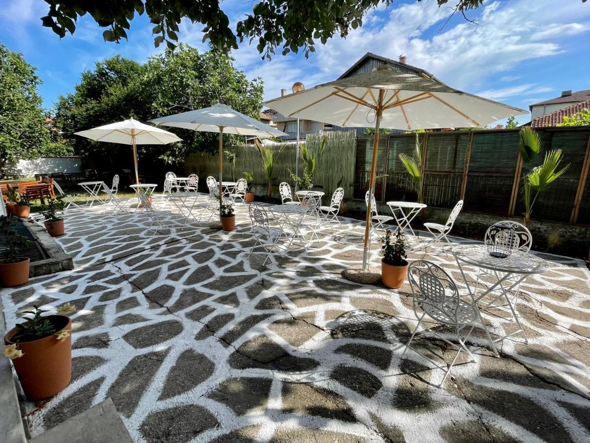 Amadina Garden Hotel Lozenets Bagian luar foto