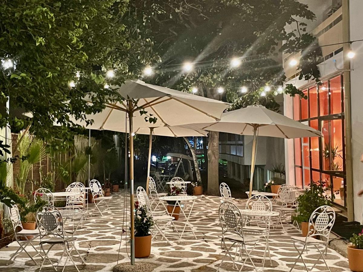 Amadina Garden Hotel Lozenets Bagian luar foto