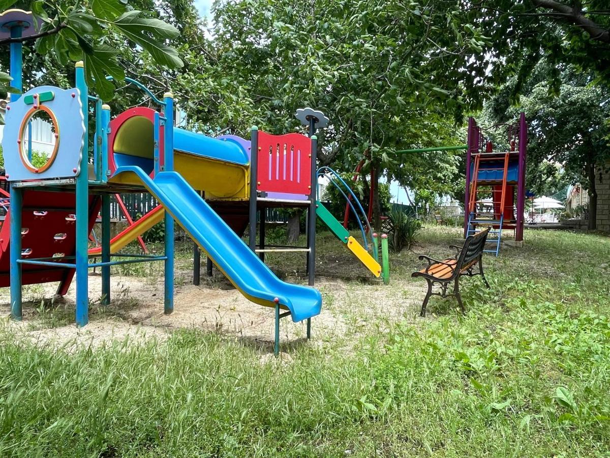 Amadina Garden Hotel Lozenets Bagian luar foto