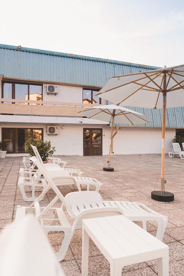 Amadina Garden Hotel Lozenets Bagian luar foto