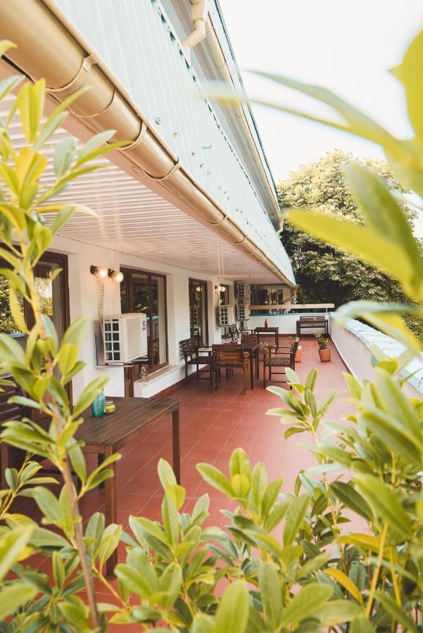 Amadina Garden Hotel Lozenets Bagian luar foto