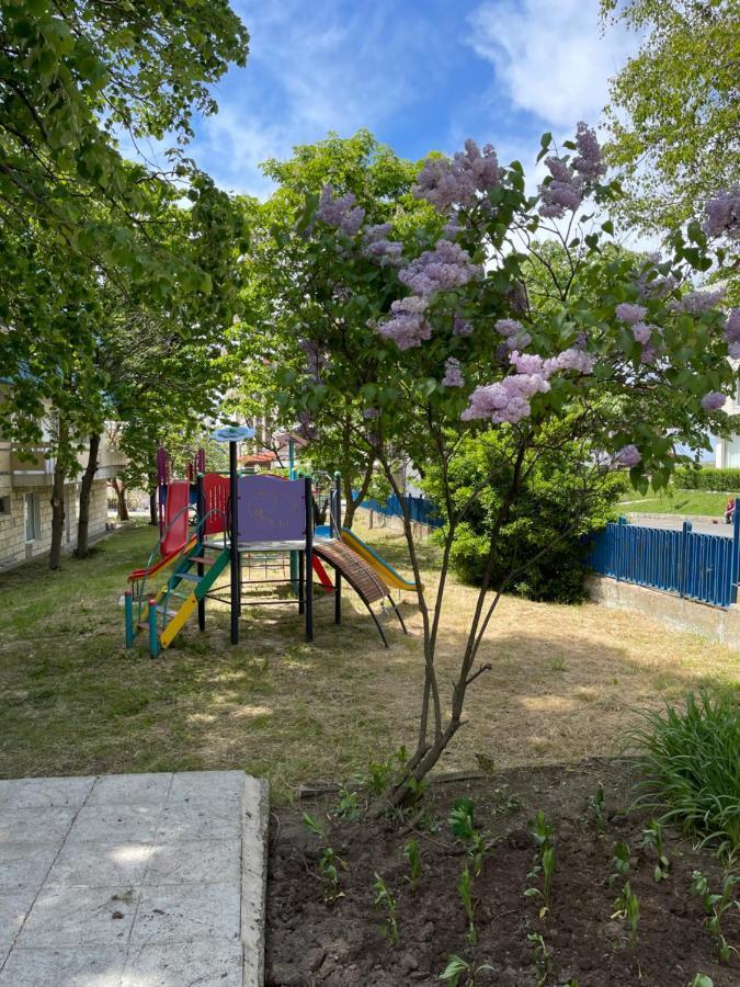 Amadina Garden Hotel Lozenets Bagian luar foto