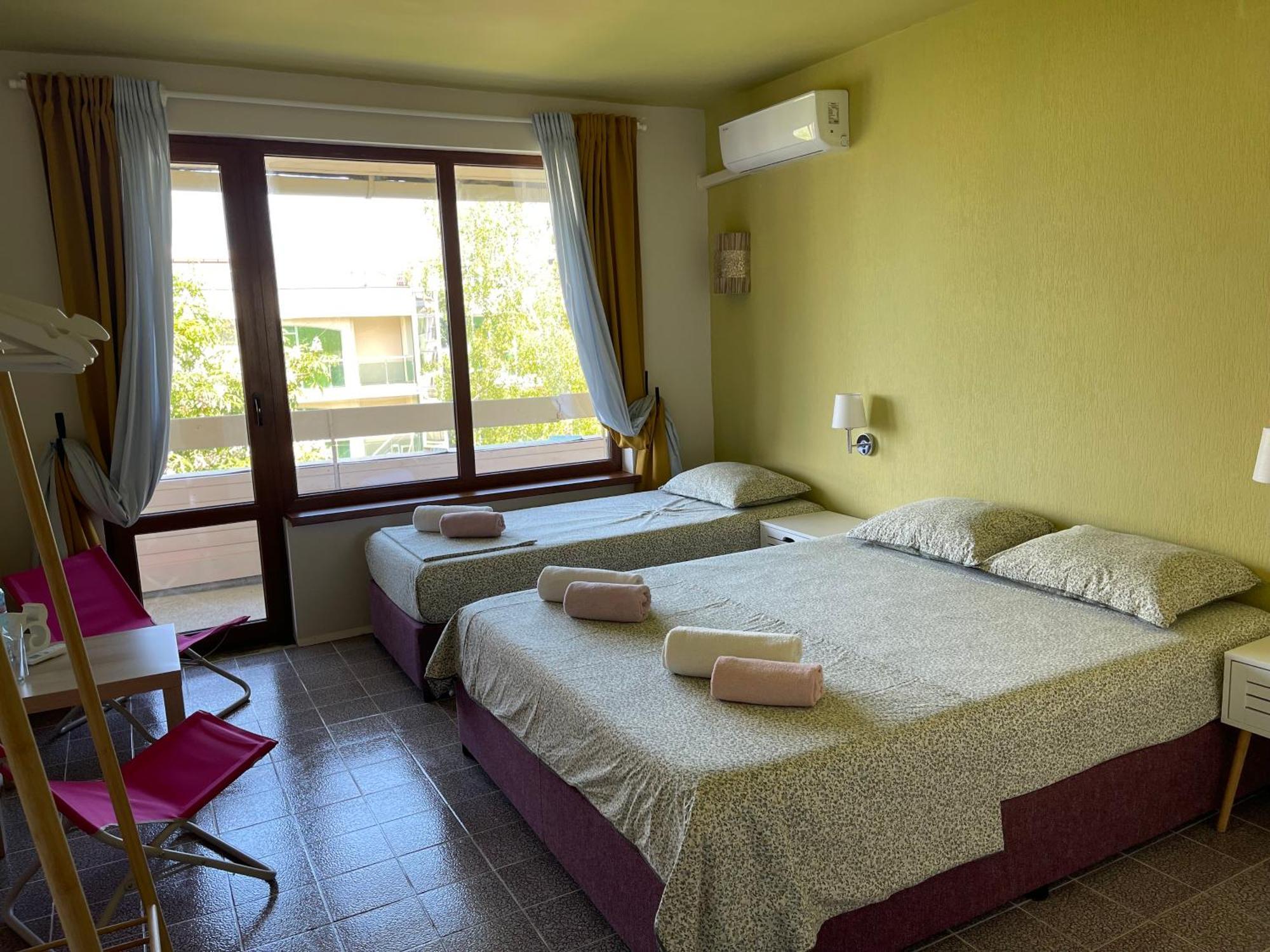 Amadina Garden Hotel Lozenets Bagian luar foto