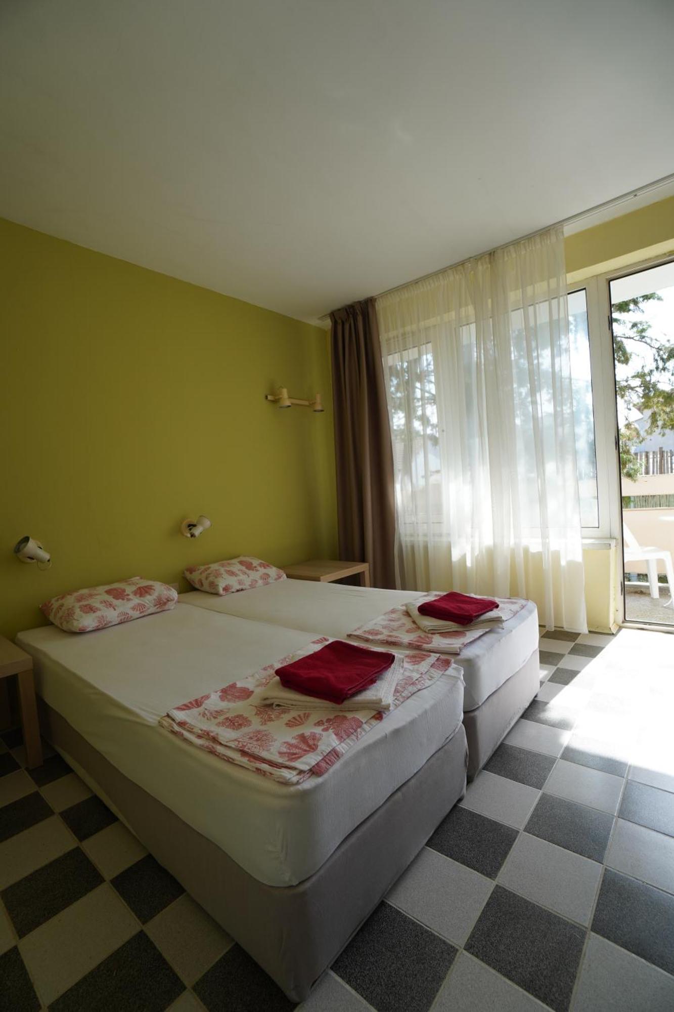 Amadina Garden Hotel Lozenets Bagian luar foto
